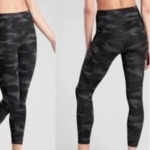 Athleta Ultimate Camo 7/8 Tight Size XL Black/Gray Activewear Leggings